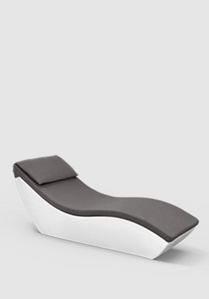 POOL SIDE WHITE LOUNGE